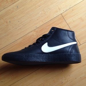 Nike SB Bruin Women's high top skate shoes size 9